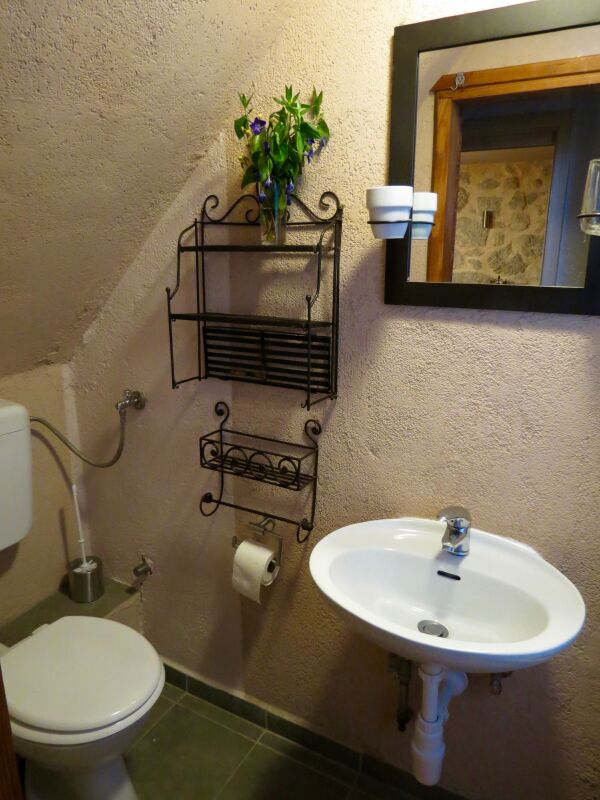 <p>Bad mit Toilette</p> <p>Bad mit Toilette</p>