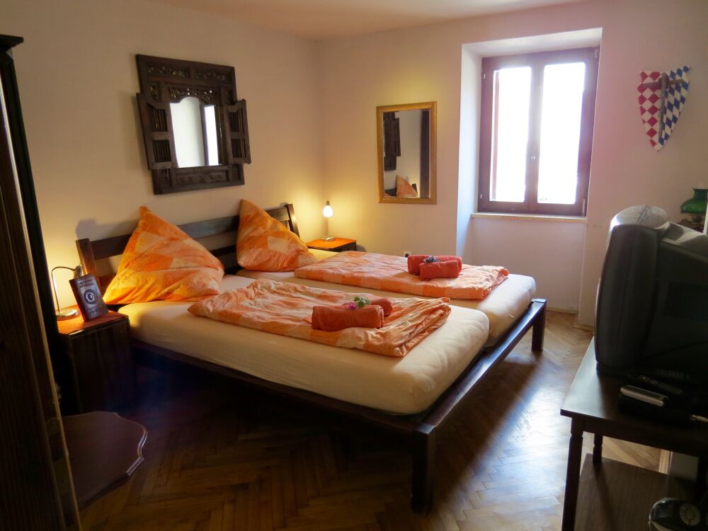 <p>kleines Schlafzimmer</p> <p>kleines Schlafzimmer</p>