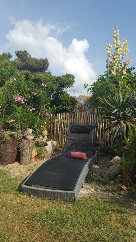 <p>bequeme Liege im Garten</p> <p>bequeme Liege im Garten</p>