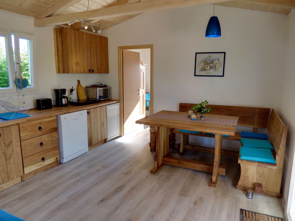 <p>Essbereich und Küche</p> <p>Essbereich und Küche</p>