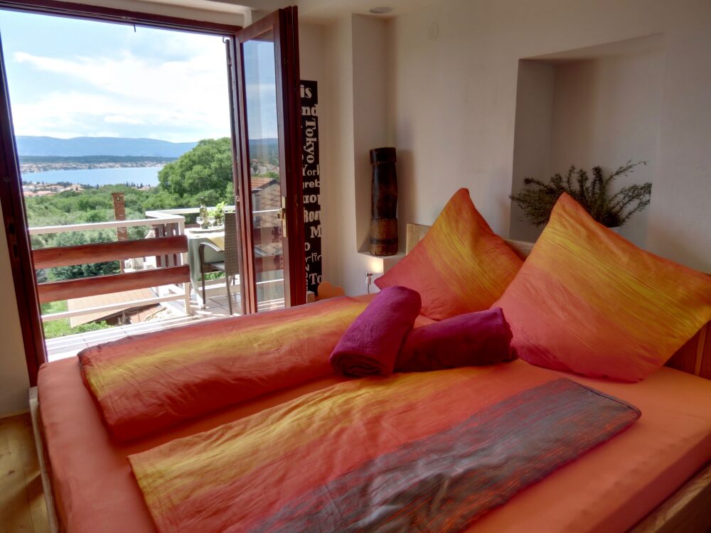 <p>Schlafzimmer mit Meerblick und direktem Ausgang auf den Balkon</p> <p>Schlafzimmer mit Meerblick und direktem Ausgang auf den Balkon</p>