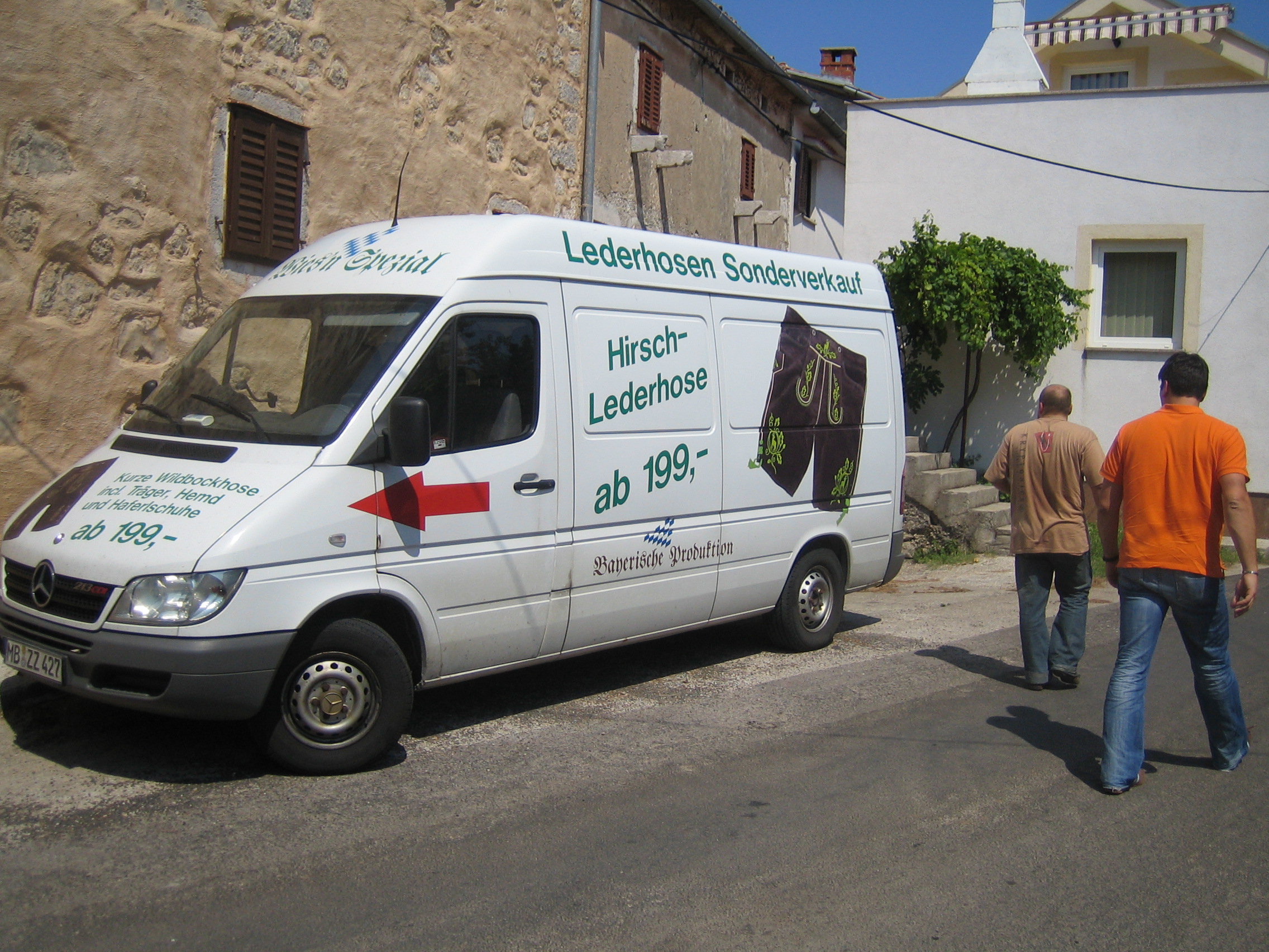 <p>unser Transporter für die Einrichtung - standesgemäß</p> <p>unser Transporter für die Einrichtung - standesgemäß</p>