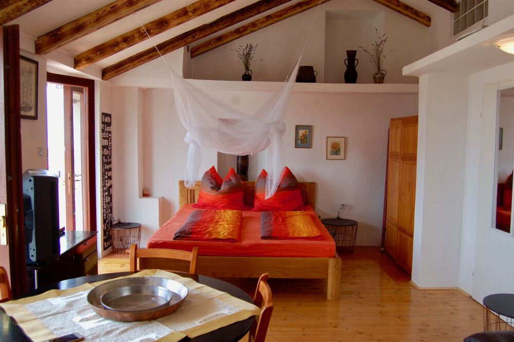 <p>Zimmer mit Sichtbalken</p> <p>Zimmer mit Sichtbalken</p>