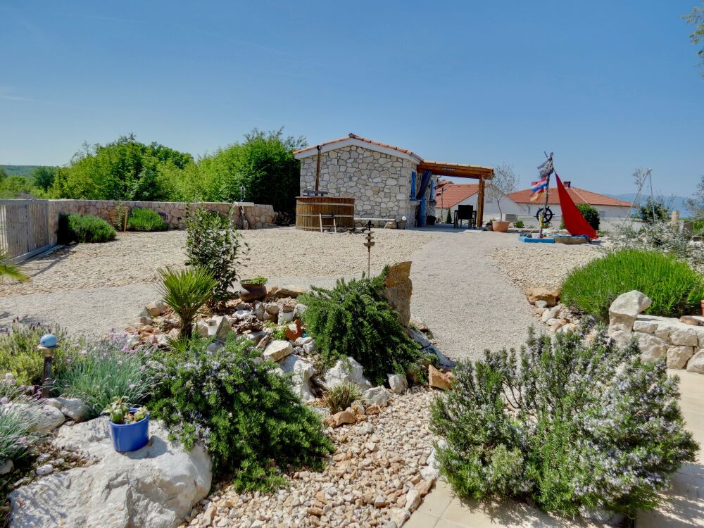 <p>Kräutergarten</p> <p>Kräutergarten</p>